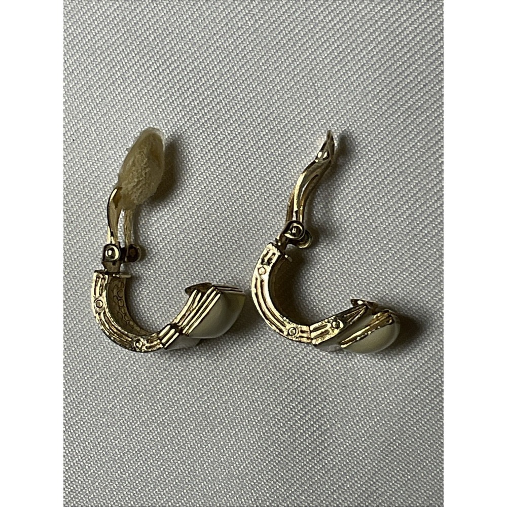 Vintage Ciner Ivory Enamel Clip On Earrings 1980s Signed Classic Clean - Picture 3 of 8